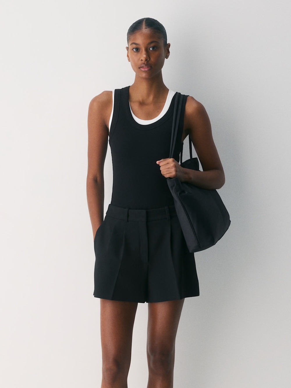 Aritzia Babaton Pleated Mini Short